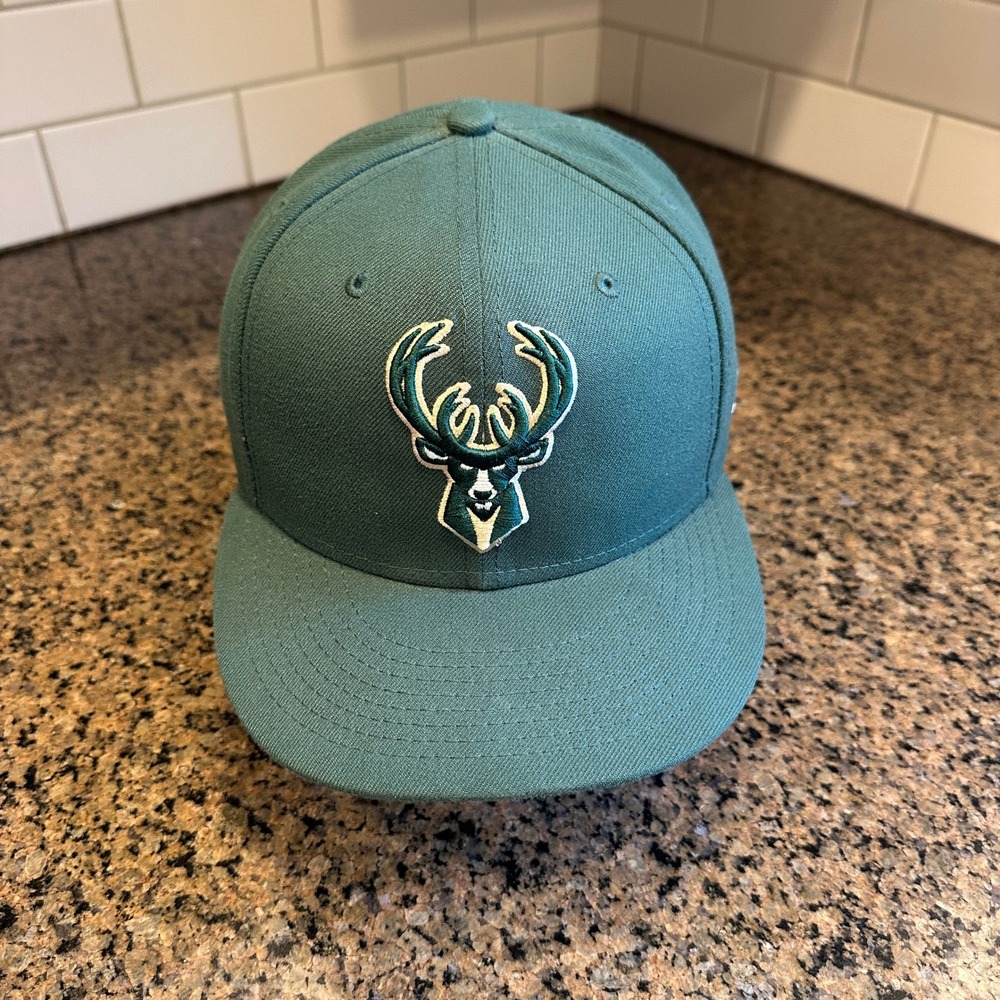 Milwaukee Bucks New Era 59FIFTY Fitted Hat 7 5/8 Green Polyester